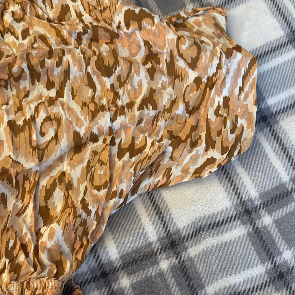 Patterned Romper V Neck With Button - image 3